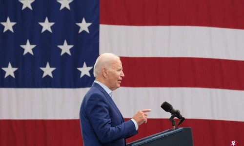 拜登簽署對(duì)華“敏感技術(shù)”投資限制令，中方回應(yīng)