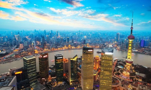 港媒文章《美國唱衰中國經(jīng)濟，是“矮個嘲笑高個”》（環(huán)球網(wǎng)）