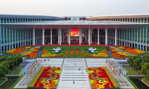 與世界共享大市場，將開放推向高水平，進(jìn)博會展示“中國新機遇”（環(huán)球網(wǎng)）