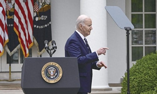 美對華加征關(guān)稅，多方批駁！美媒“民眾擔(dān)憂最終代價由美國消費(fèi)者承擔(dān)”（環(huán)球時報(bào)）