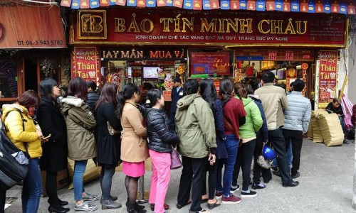 越南、泰國民眾排長隊買黃金（環(huán)球時報）