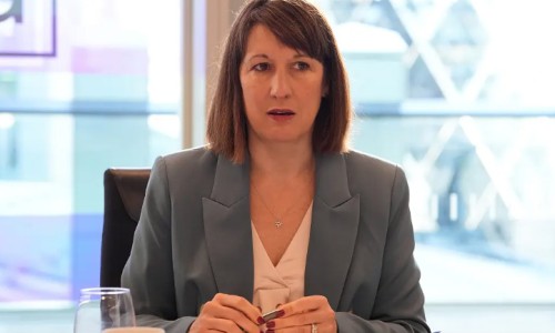 英國尋求與中國建立“更緊密經(jīng)濟關(guān)系”，商務(wù)部回應(yīng)（環(huán)球時報）