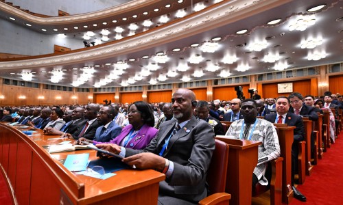 中非攜手推進(jìn)現(xiàn)代化助力“全球南方”現(xiàn)代化（人民日?qǐng)?bào)）